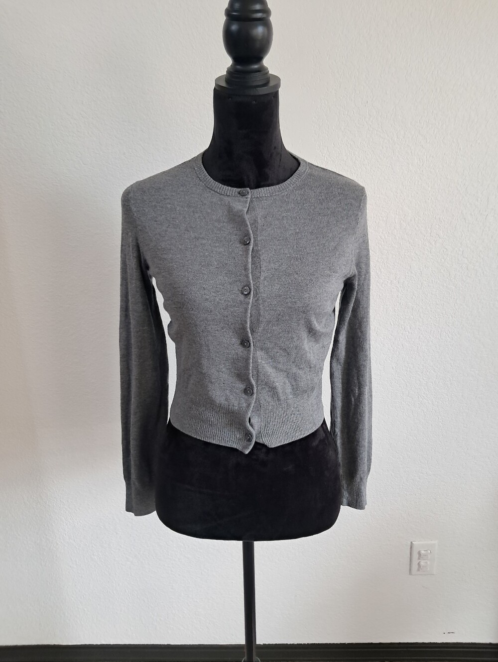 Divided H&M Woman's Small Gray Button Up Cropped Cardigan Long Sleeve Minimalist